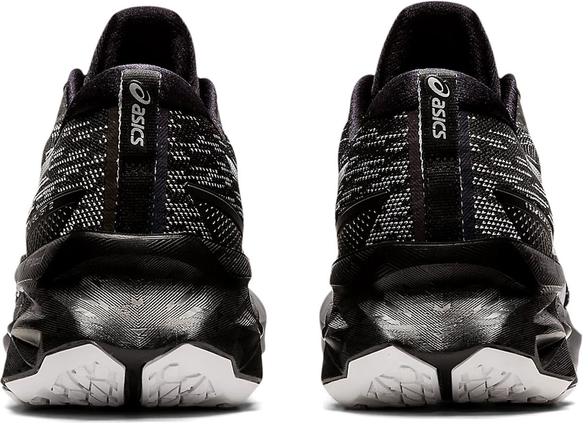 Tenisky a topánky Asics Novablast 2 Čierna | 1011b192-001, 1