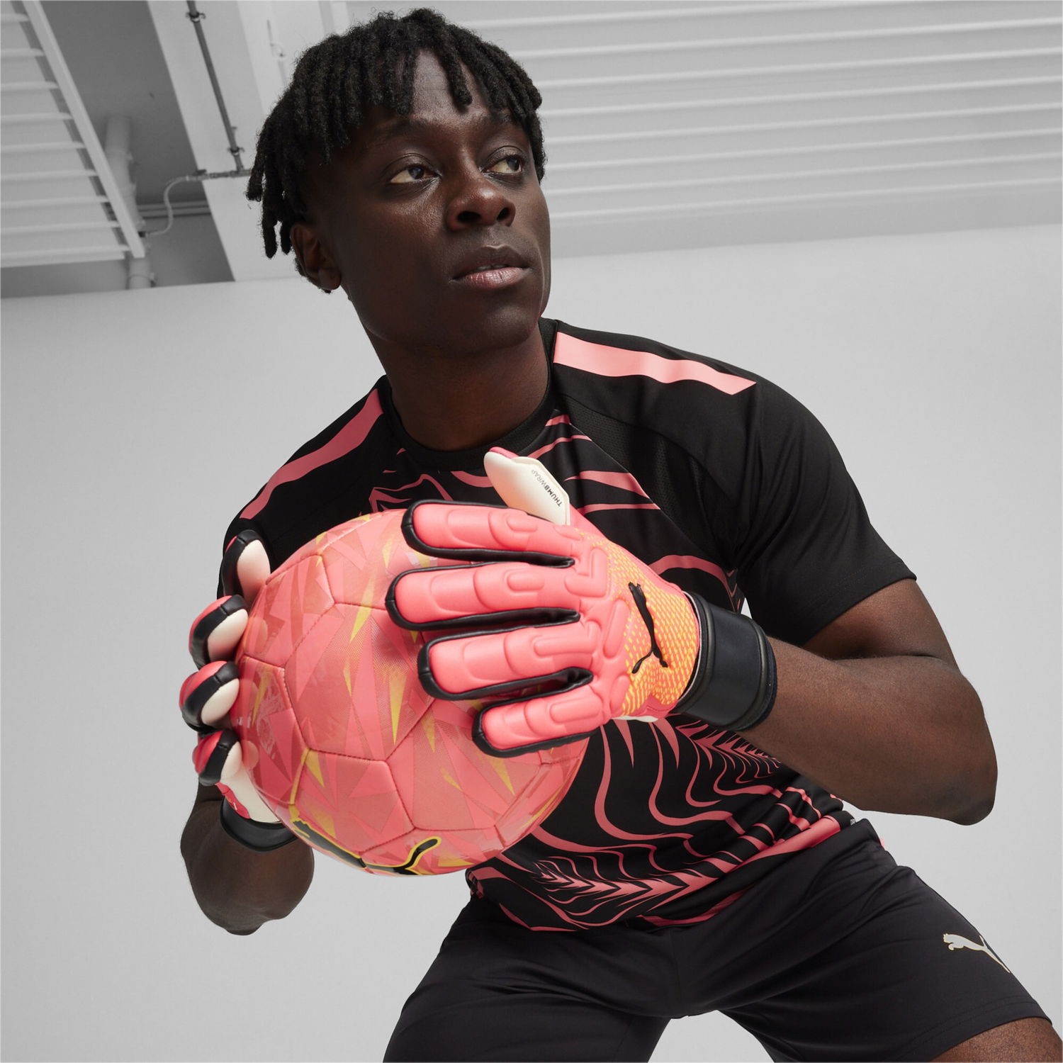 Rukavice Puma Goalkeeper Gloves FUTURE Match NC with 3MM Supersoft Latex and Thumbwrap Ružová | 041926-02, 1