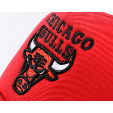 Šiltovka Mitchell & Ness Chicago Bulls Evergreen Trucker Hat Červená | HT8032-CBURED1, 3