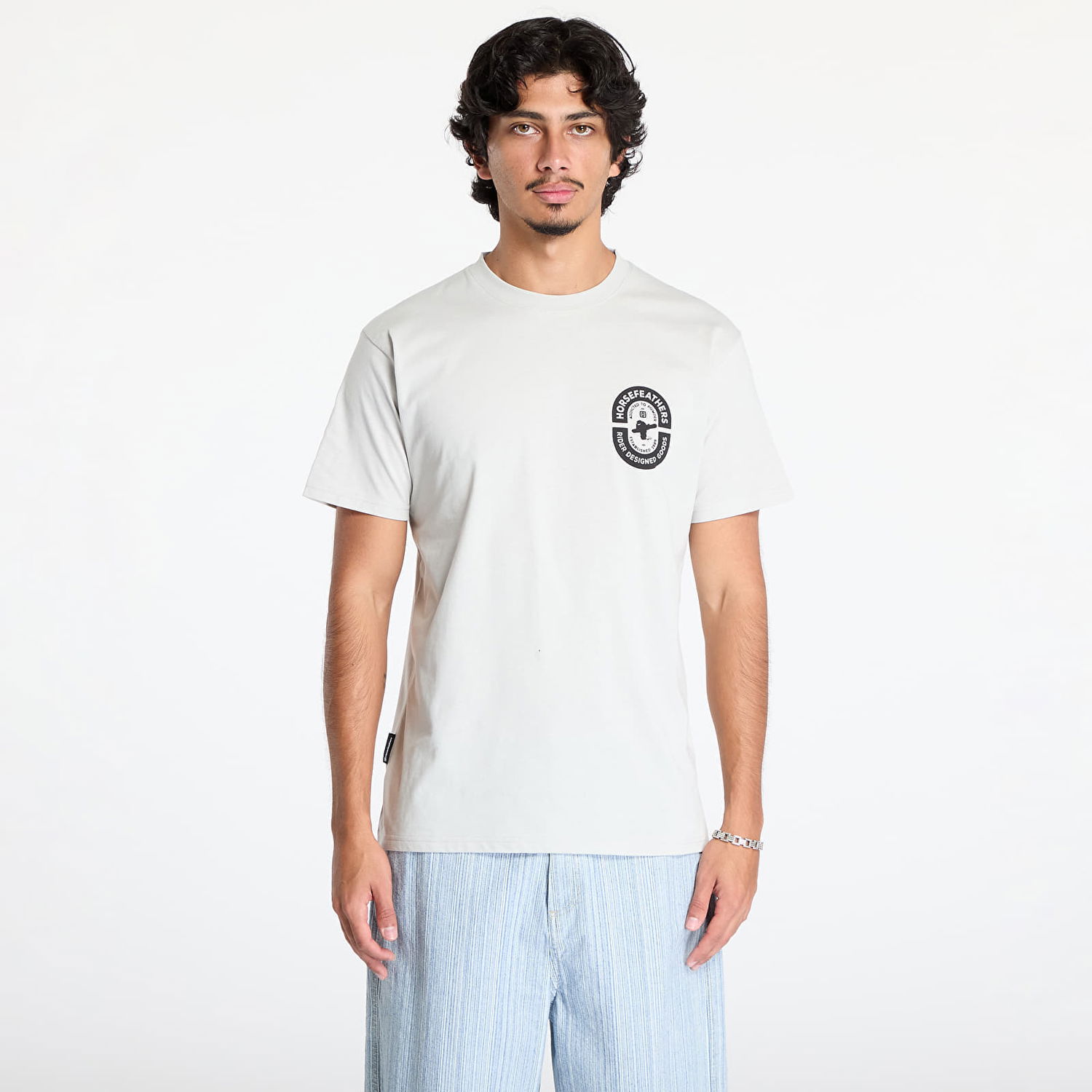 Tričko Horsefeathers Powder Badge II T-Shirt Cement M Biela | SM1359C, 0