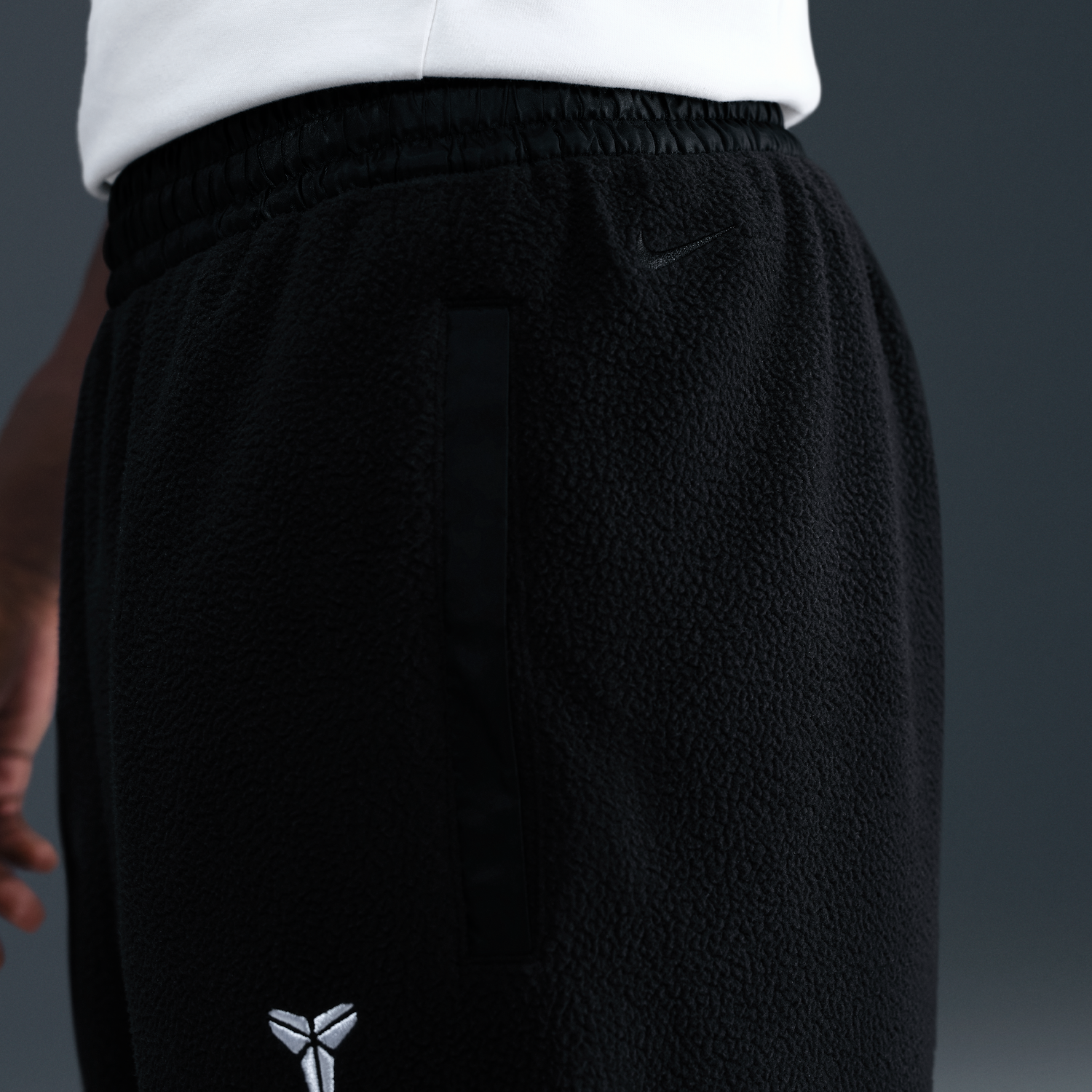 Tepláky Nike Kobe Winterised Polyester Trousers Čierna | IM4866-010, 1