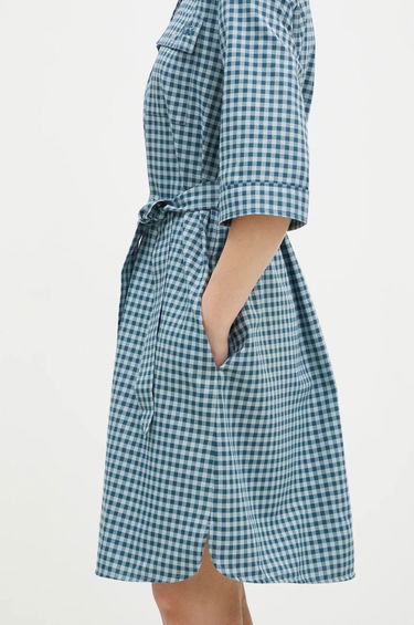 Šaty MAISON KITSUNÉ Maison Kitsuné Double Pocket Mini Oversize Dress Modrá | NW01620WC5015, 4