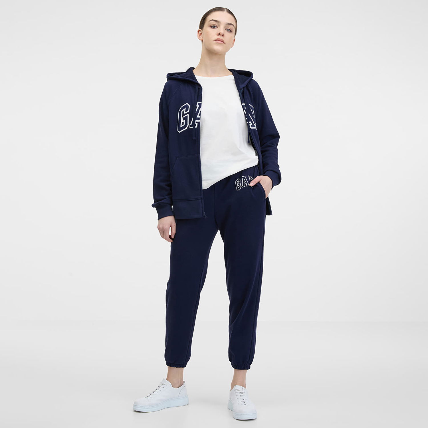 Nohavice GAP Logo Joggers Navy Uniform Navy | 889527-03, 1