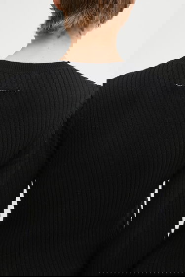 Sveter Maison Margiela MM6 Maison Margiela Ribbed Wool Blend Long-Sleeve Sweater with Shiny Panels Čierna | S62HL0041.M13196.900S, 4