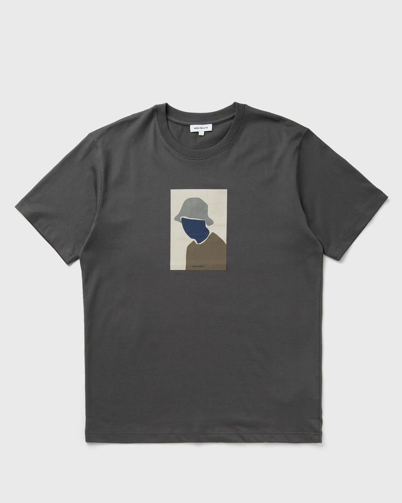 Tričko NORSE PROJECTS Johannes Organic Bucket Hat Print Tee Šedá | N01-0676-1072