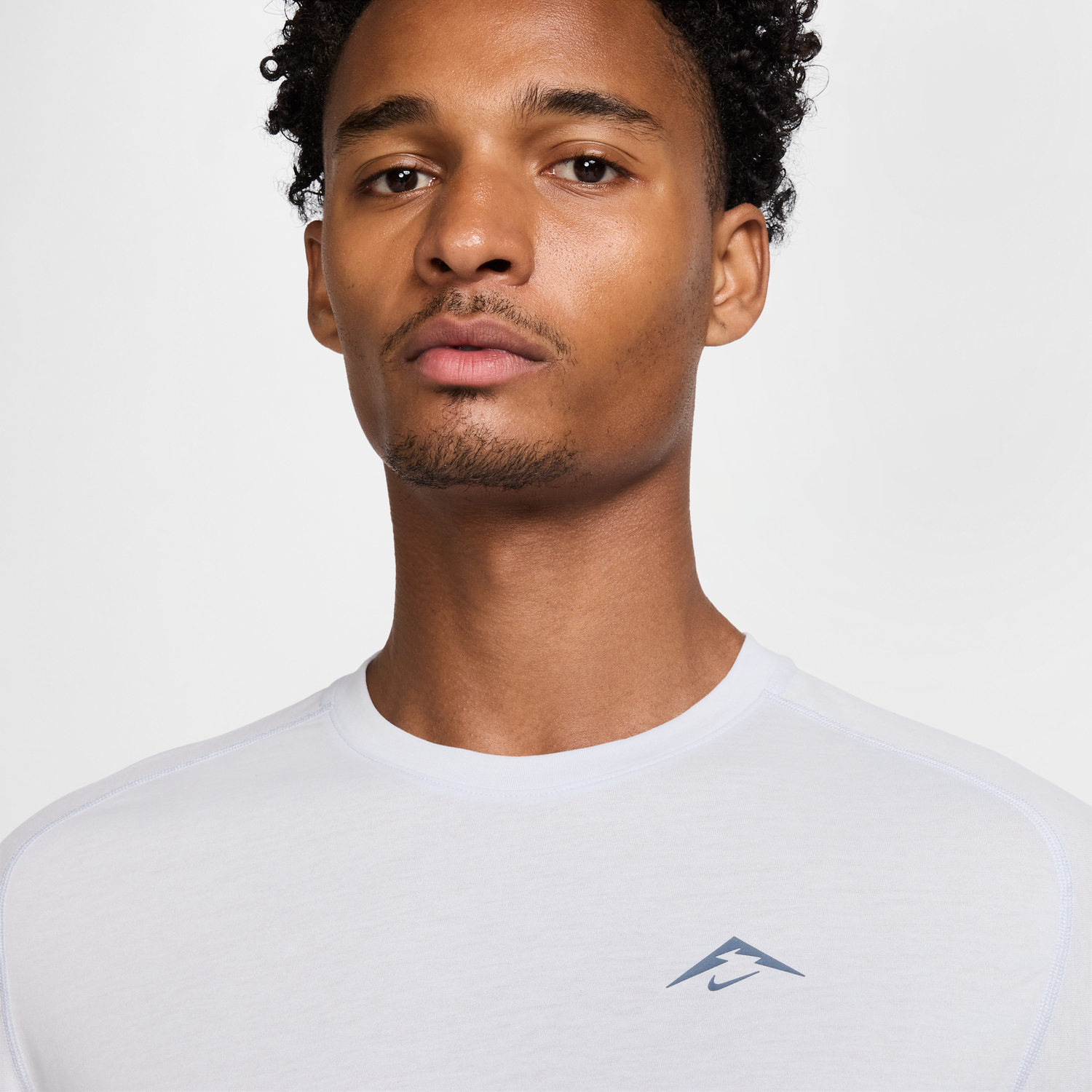 Tričko Nike Nike Solar Chase Dri-FIT Short Sleeve Running T-Shirt Biela | HJ3580-085, 1