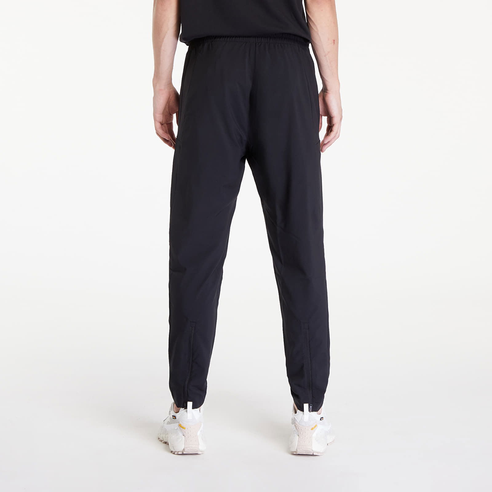 Id Train Woven Pant Black