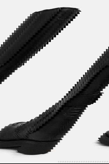 Tenisky a topánky Maison Margiela MM6 Maison Margiela Tall Leather Boots with Buckle and Flat Heel Čierna | S66WW0100.P7431.T8013, 2