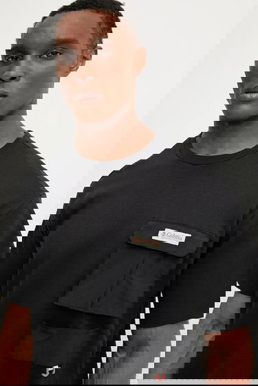 Tričko Columbia Cove Beach T-Shirt with Utility Pockets Čierna | 2126091, 3