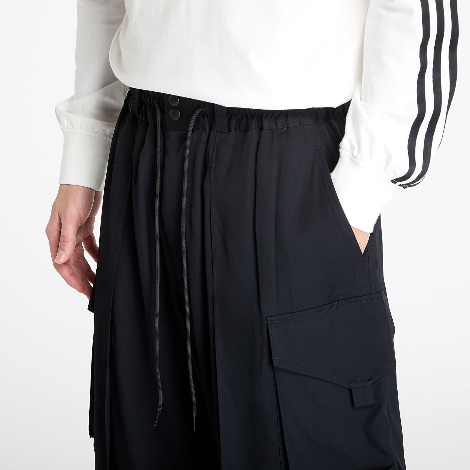 Šortky Y-3 Y-3 Rayon Twill Cargo Shorts Čierna | JD1482, 1