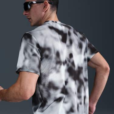 Tričko Nike Dri-FIT ADV Running Division Breathe Short-Sleeve Running Top Šedá | HJ4148-010, 1