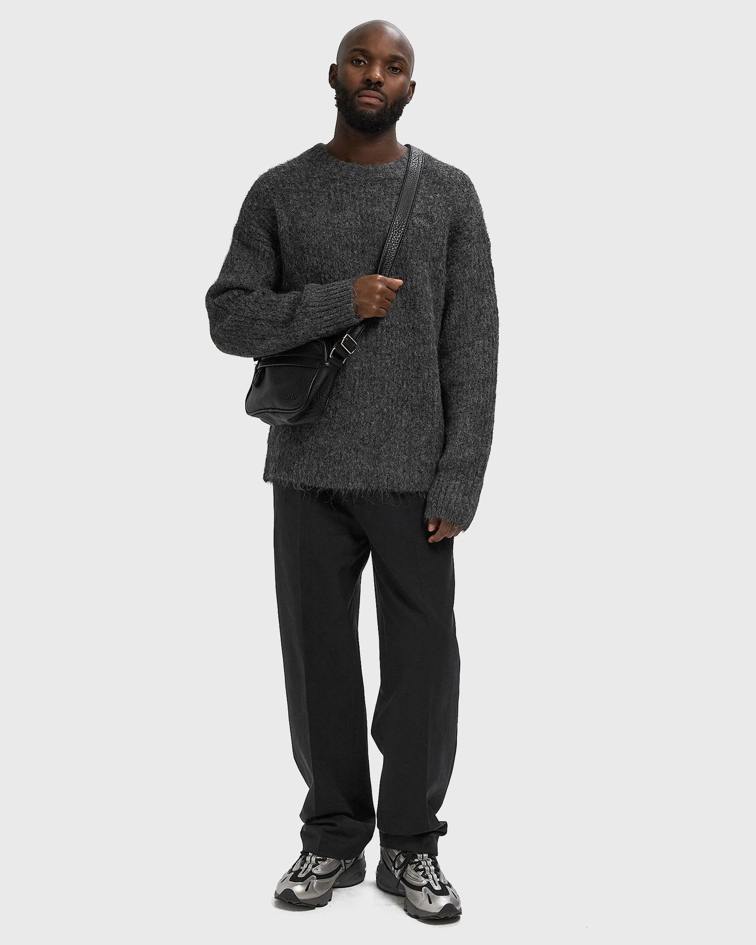 Sveter ØLÅF Fuzzy Knit Crewneck Sweater Šedá | M220708-CHARCOAL, 1