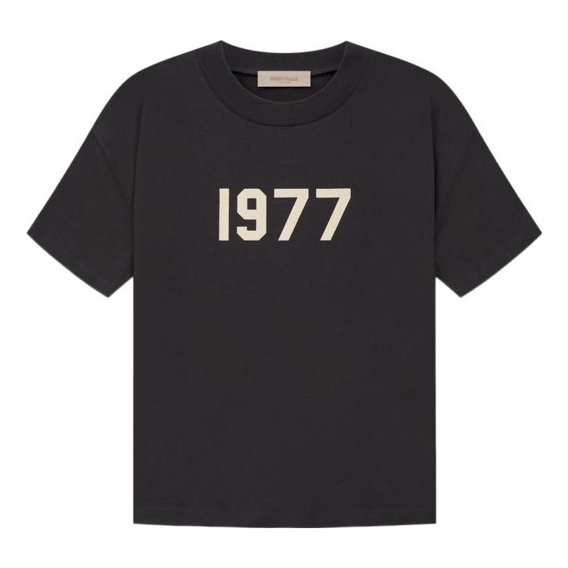 Tričko Fear of God Fear of God Essentials 1977 Logo T-Shirt Čierna | 125BT212000F