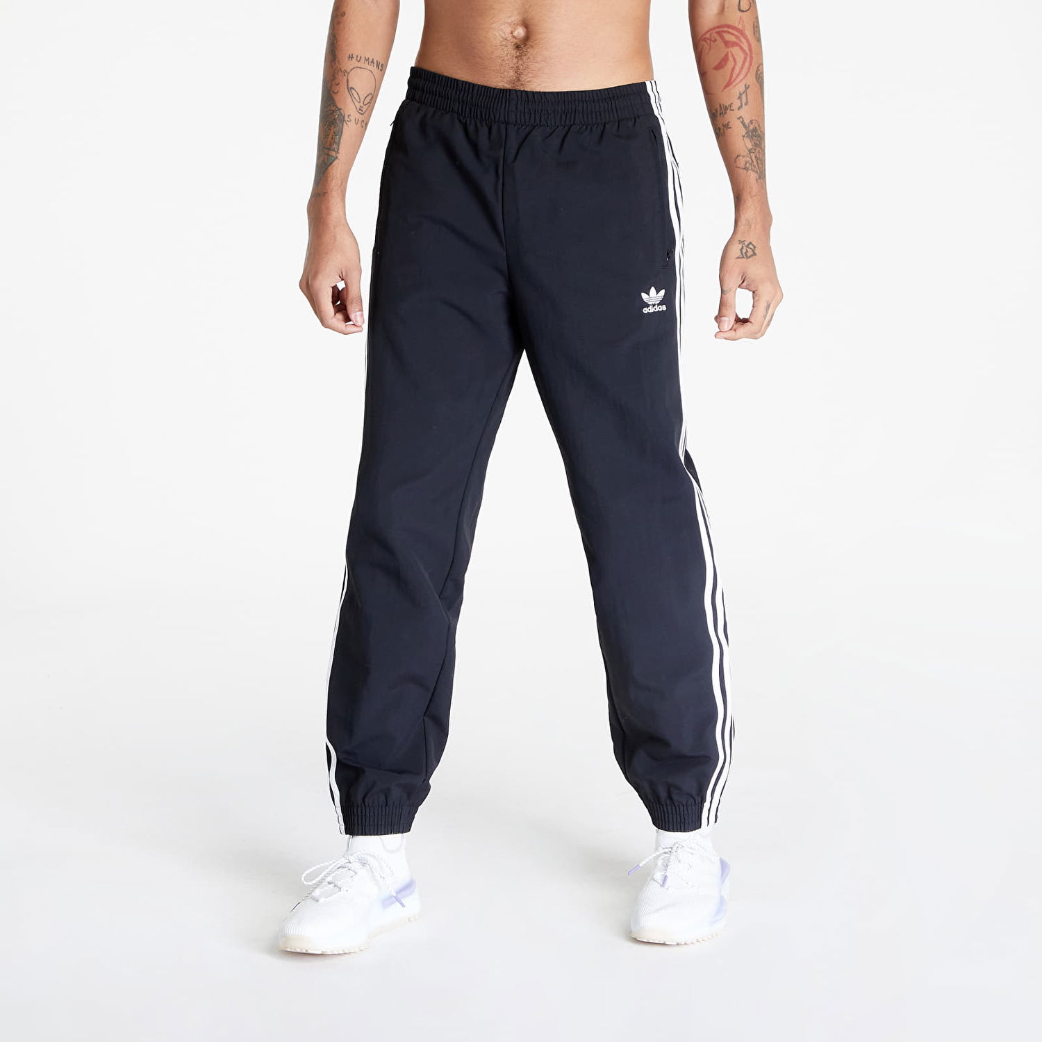 Nohavice a džínsy adidas Originals adidas Woven Fbird Track Čierna | IT2501, 0