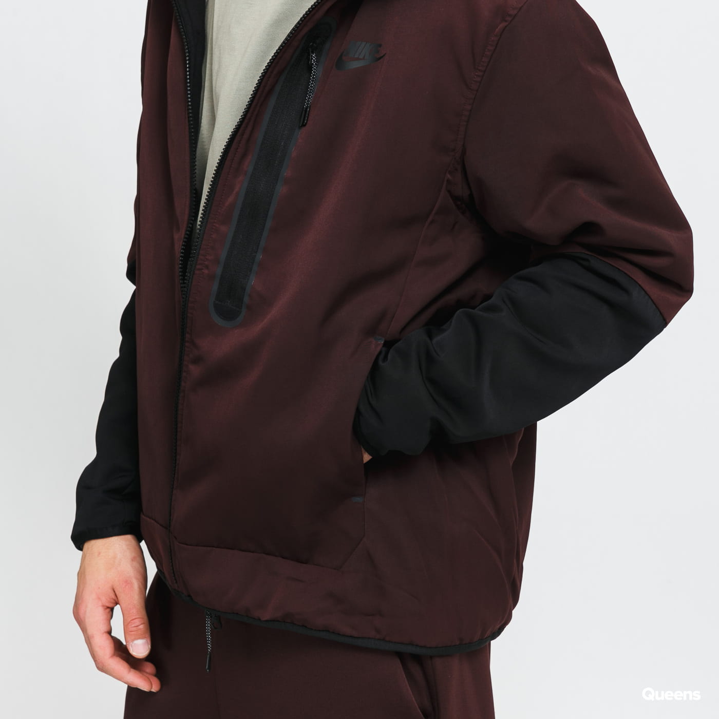 Sportswear Woven Repel Insulated Hooded Jacket