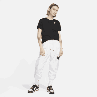 Tričko Nike Sportswear Club Essentials Tee Čierna | DX7902-010, 1