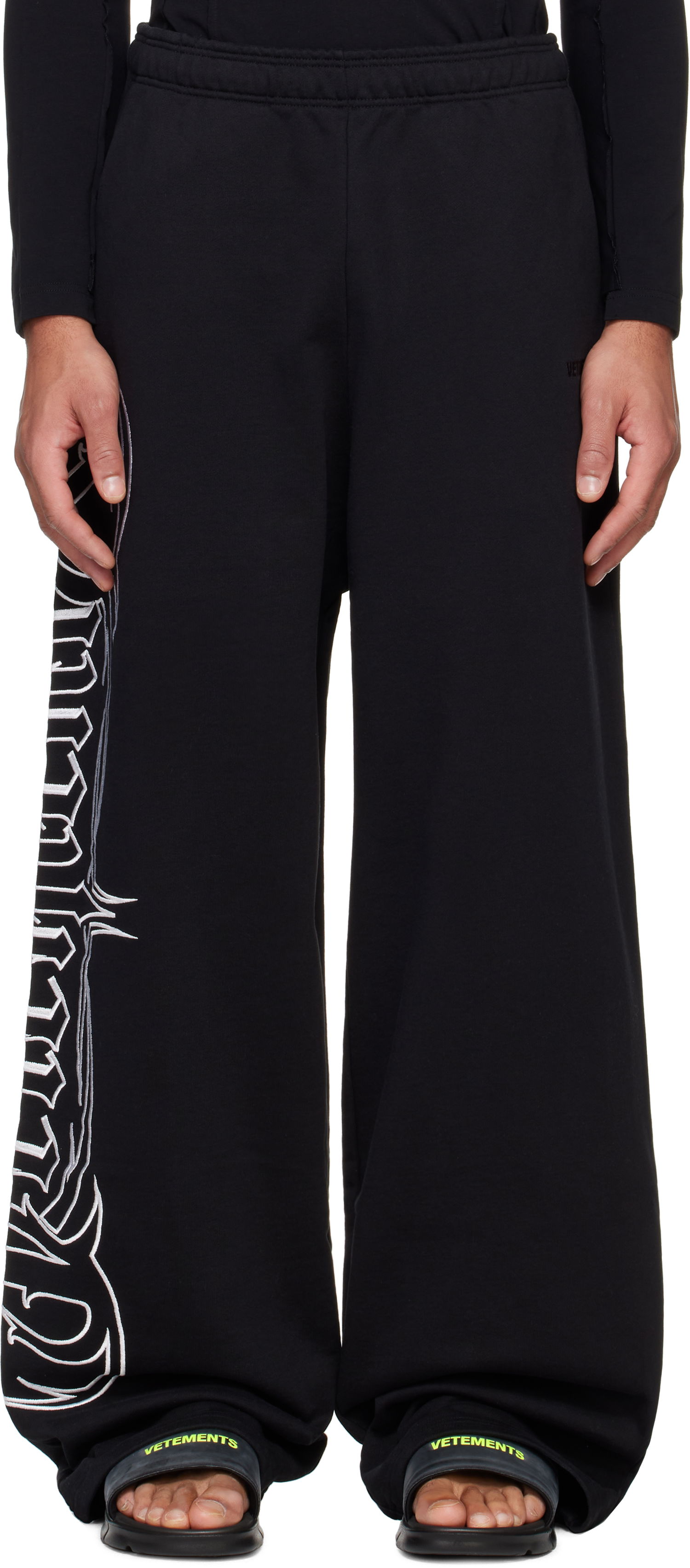Tepláky VETEMENTS Metal Embroidered Sweatpants Čierna | UA66SP620B, 0