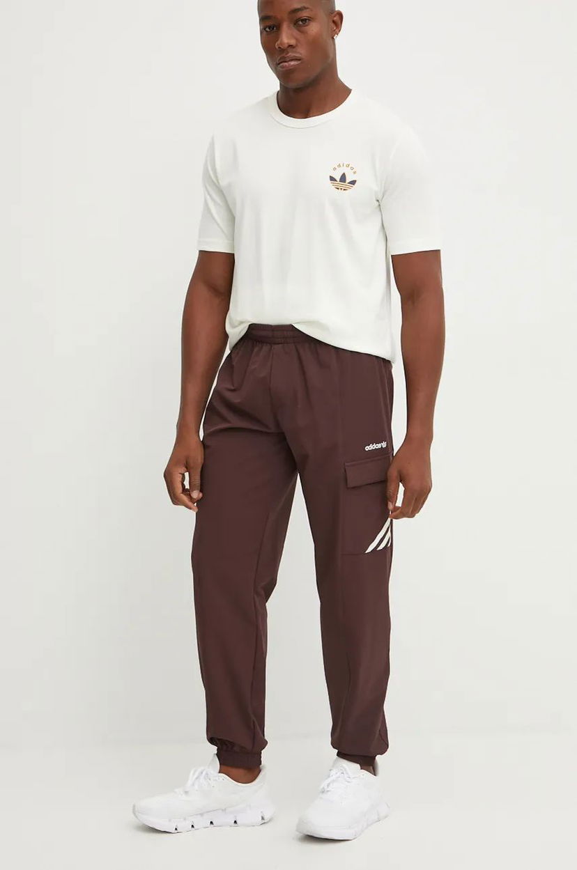 Cargo nohavice adidas Originals Cargo Pants With Logo Application Hnedá | IX9621