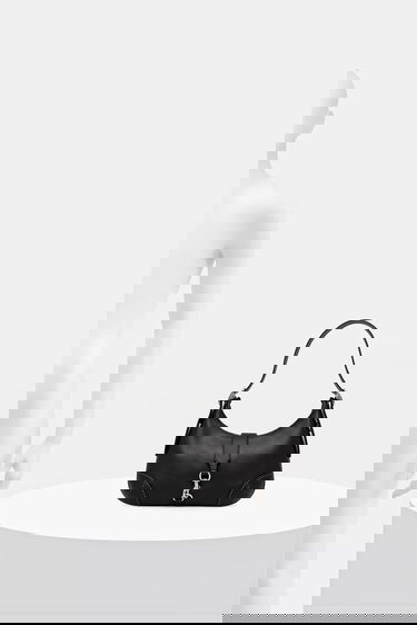 Taška cez rameno Coach Hamptons Leather Buckle Shoulder Bag Čierna | CW642, 5