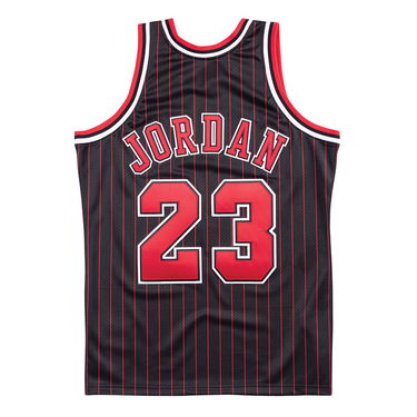 Dres Mitchell & Ness NBA Chicago Bulls Michael Jordan 1996-97 Authentic Jersey Čierna | AJY4AC18126-CBUBLCK96MJO, 1