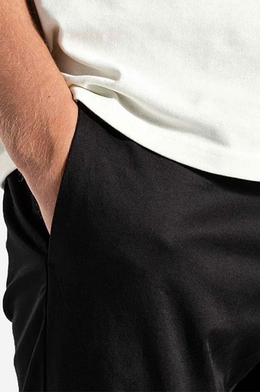 Nohavice a džínsy NORSE PROJECTS Aros Slim Light Stretch Chino Čierna | N25-0367-9999, 4