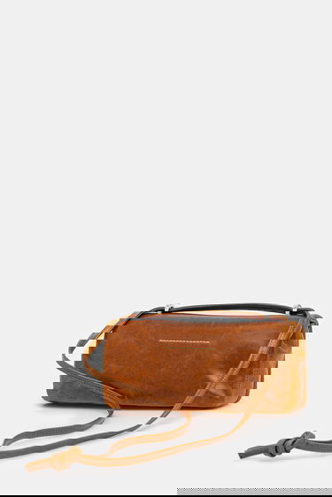 Taška cez rameno Maison Margiela MM6 Maison Margiela Leather Shoulder Bag Hnedá | SB5ZH0022.P7187.T2222, 2