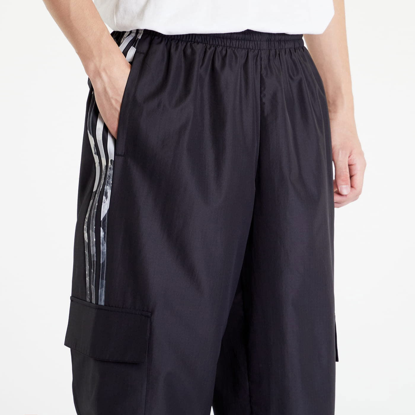 Tepláky adidas Originals Camo Cargo Pant Čierna | HK2809, 1