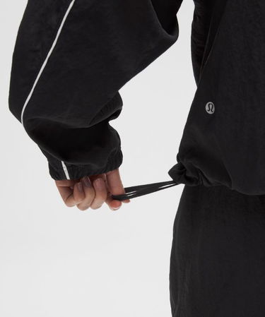 Vetrovka lululemon License to Train Oversize Woven Jacket Čierna | prod20001599, 5