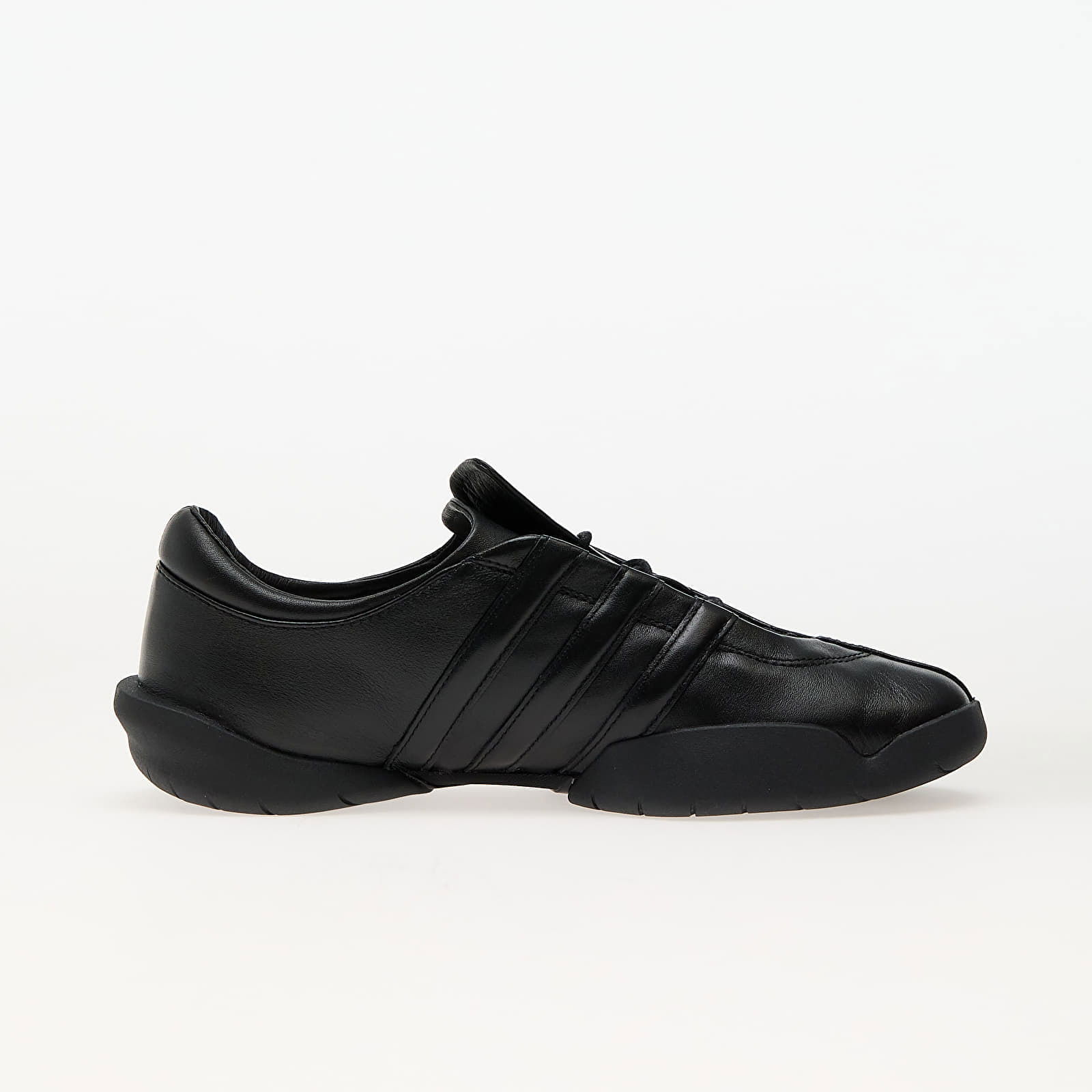 Regu Black/ Black/ Black