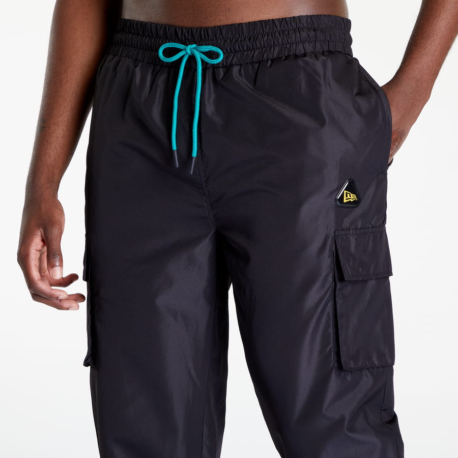 Cargo nohavice New Era Cargo Track Pant Čierna | 60284653, 1