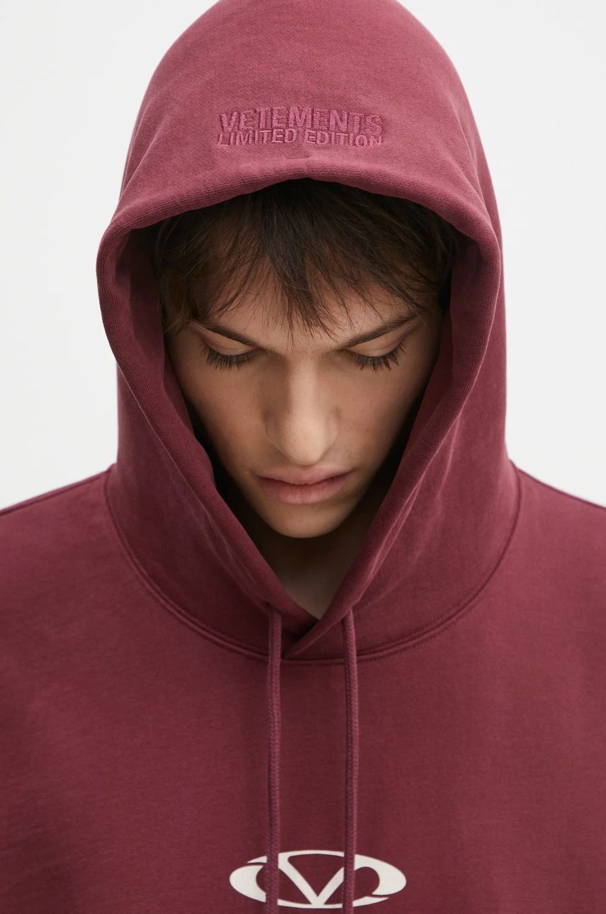 VETEMENTS Oval Logo Cropped Boxy Hoodie