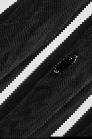 Sveter C.P. Company C.P. Company Ribbed Knit Sweater with Lens Detail Čierna | 19CMKN015A006608A, 3