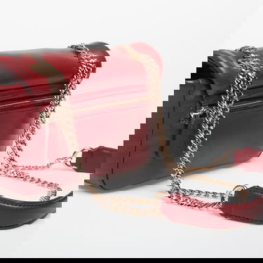 Kabelka GUESS Sunetra Mini Convertible Crossbody Flap Vínová | HWNG7534780-RED, 4