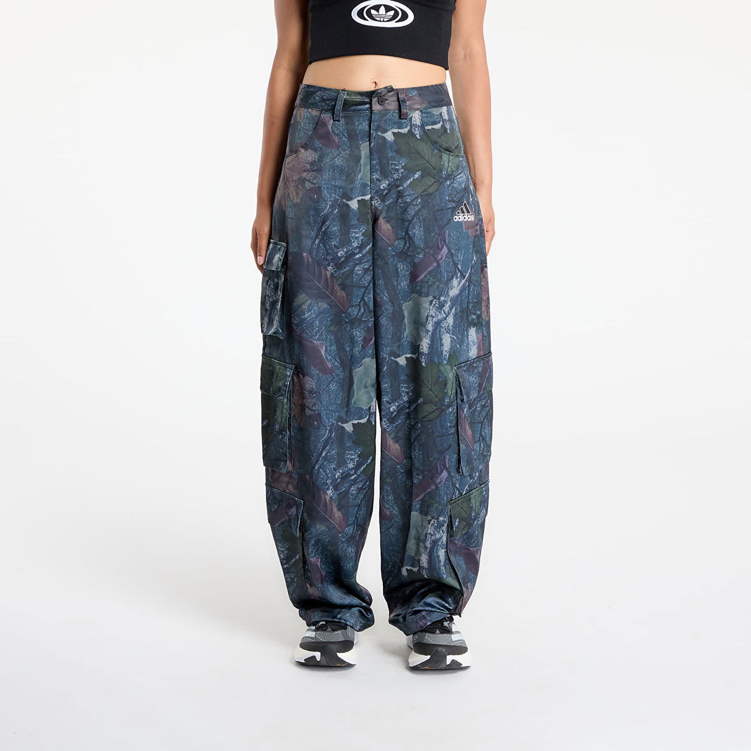 Cargo nohavice adidas Originals adidas Originals Leaf Camo Print Satin Cargo Joggers Modrá | KE3741, 0