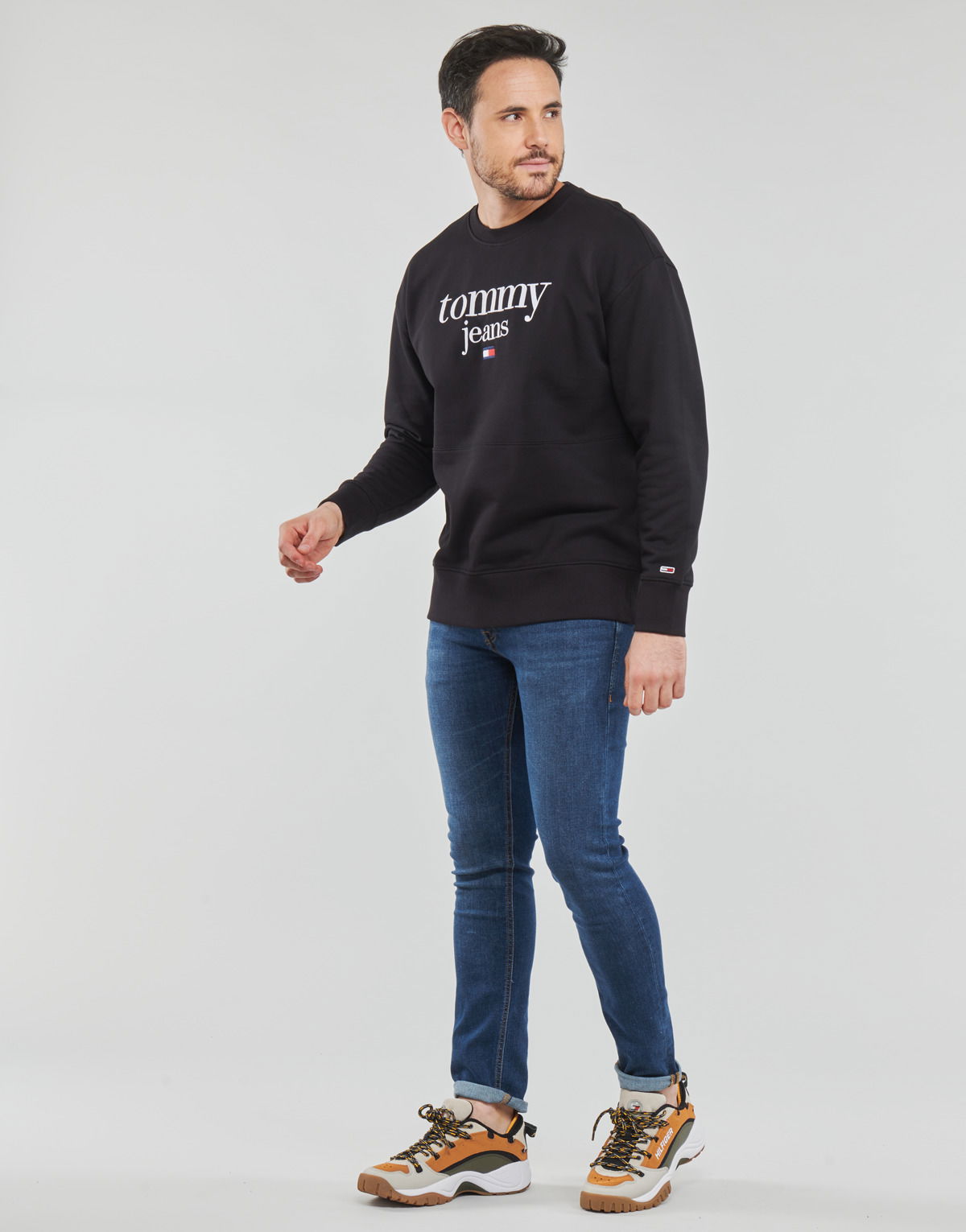 REG MODERN CORP LOGO CREW SWEATSHIRT