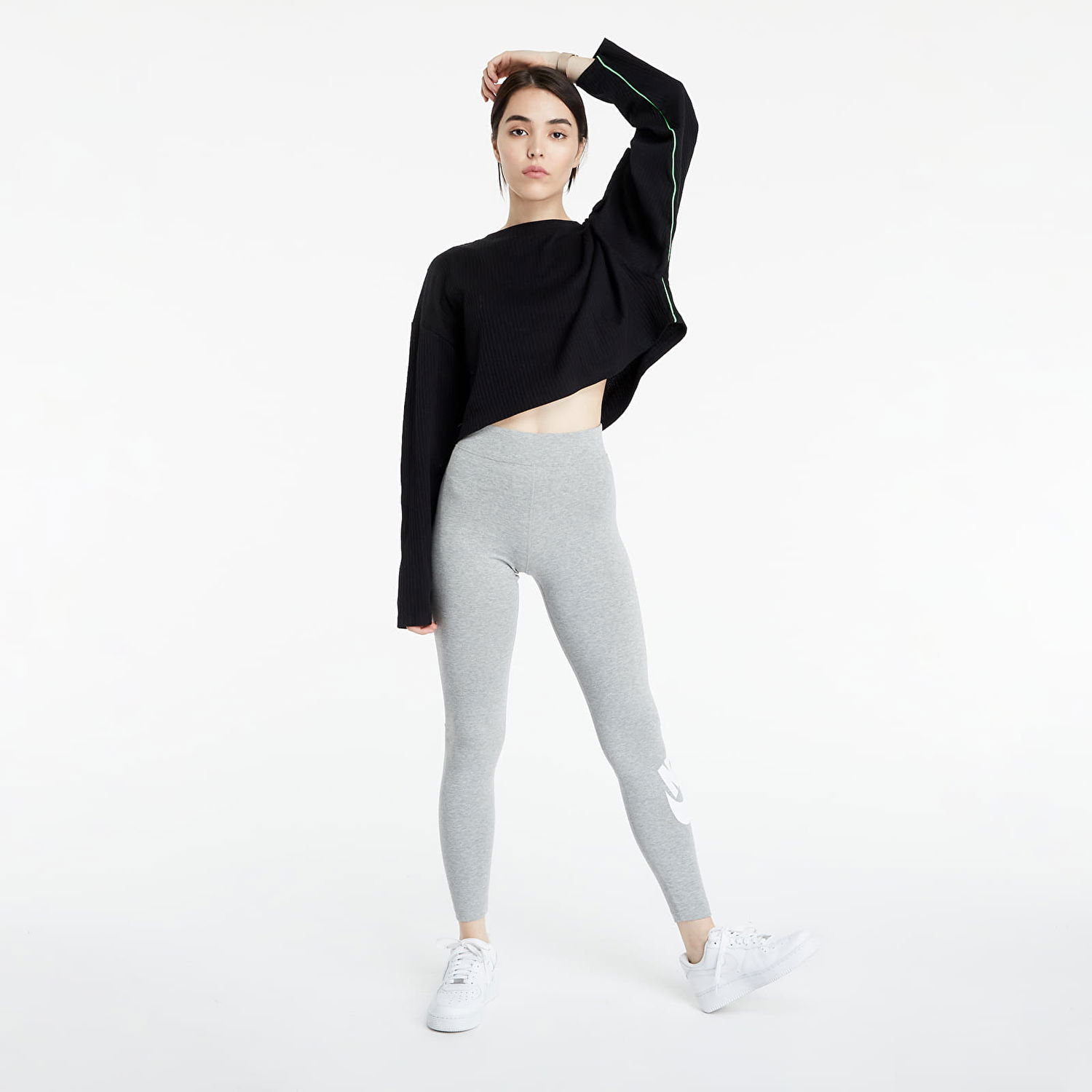Legíny Nike Sportswear Essential High-Rise Leggings Šedá | CZ8528-063, 1