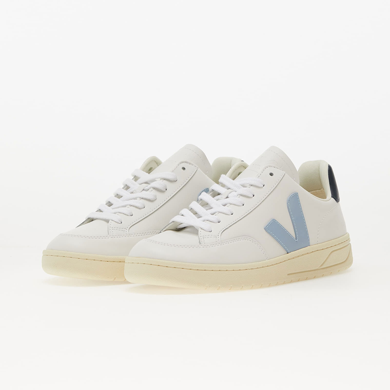 V-12 Extra White/ Steel/ Nautico