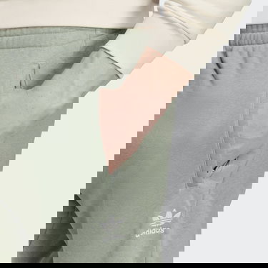 Tepláky adidas Originals Essentials+ Made with Hemp Zelené | HR2968, 2