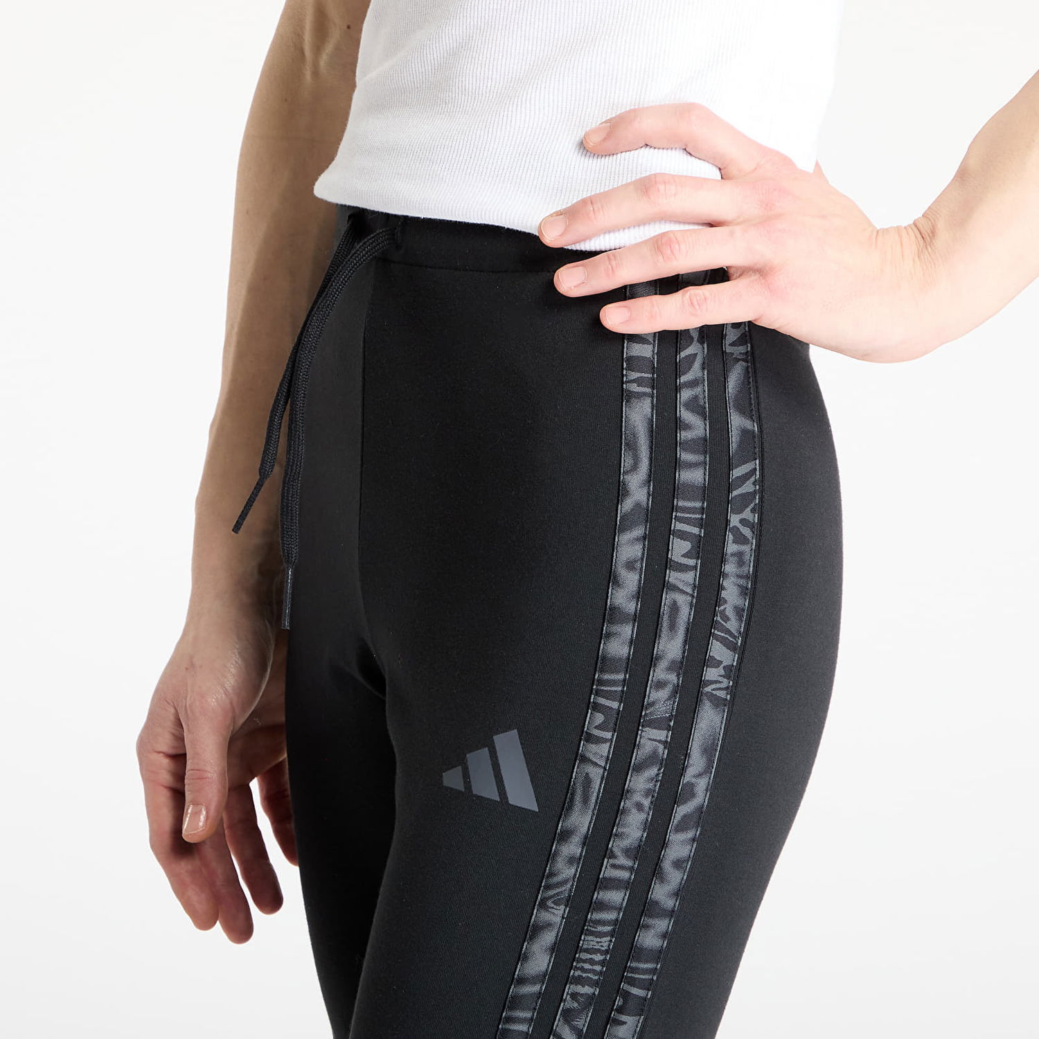 Tepláky adidas Originals Essentials 3 Stripes Print Leggings Čierna | JG6237, 1