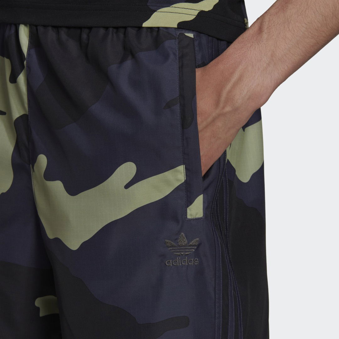 Graphics Camo Shorts