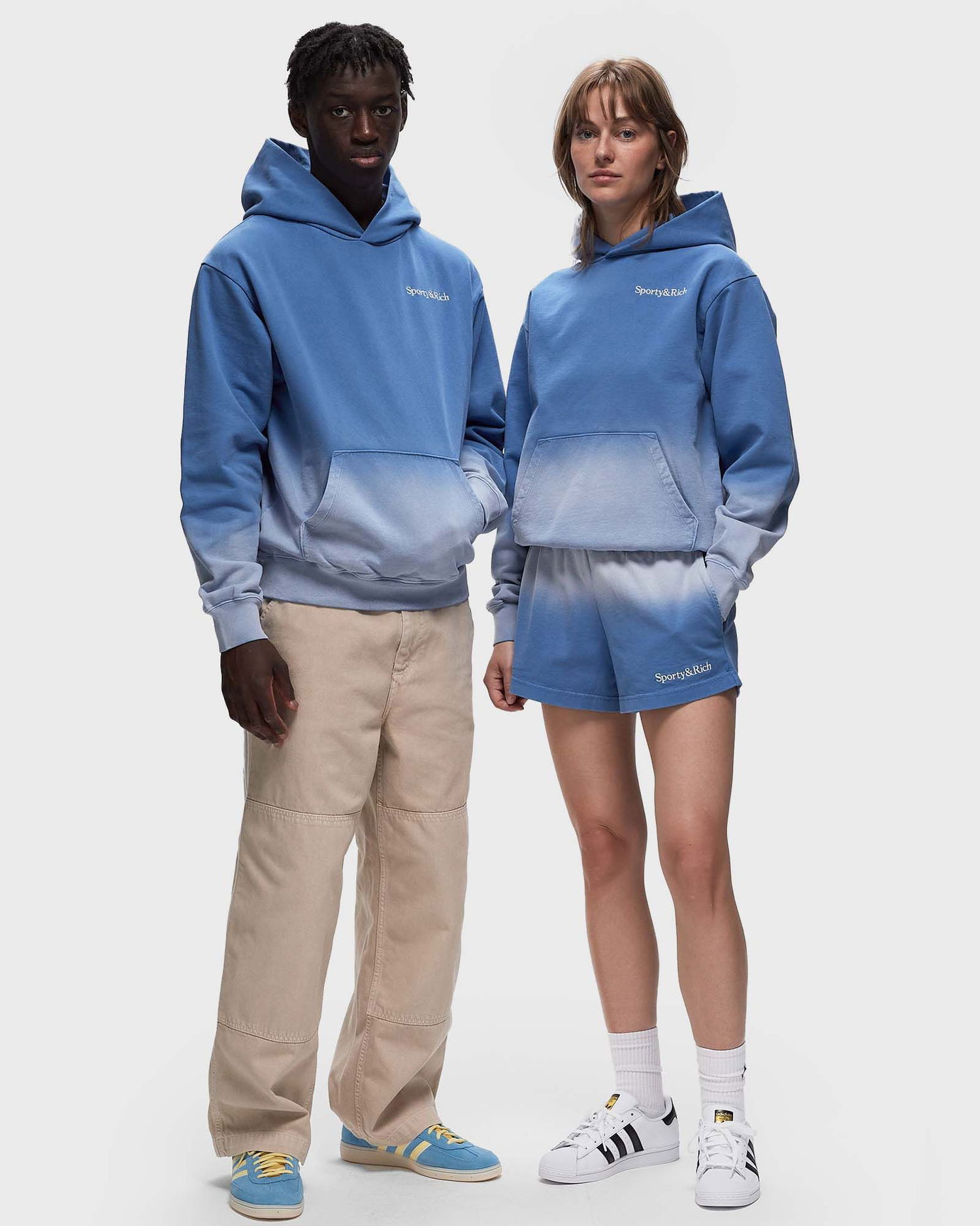 Mikina Sporty & Rich Serif Logo Embroidered Dip Dye Hoodie in L Modrá | WS066S413SD, 1