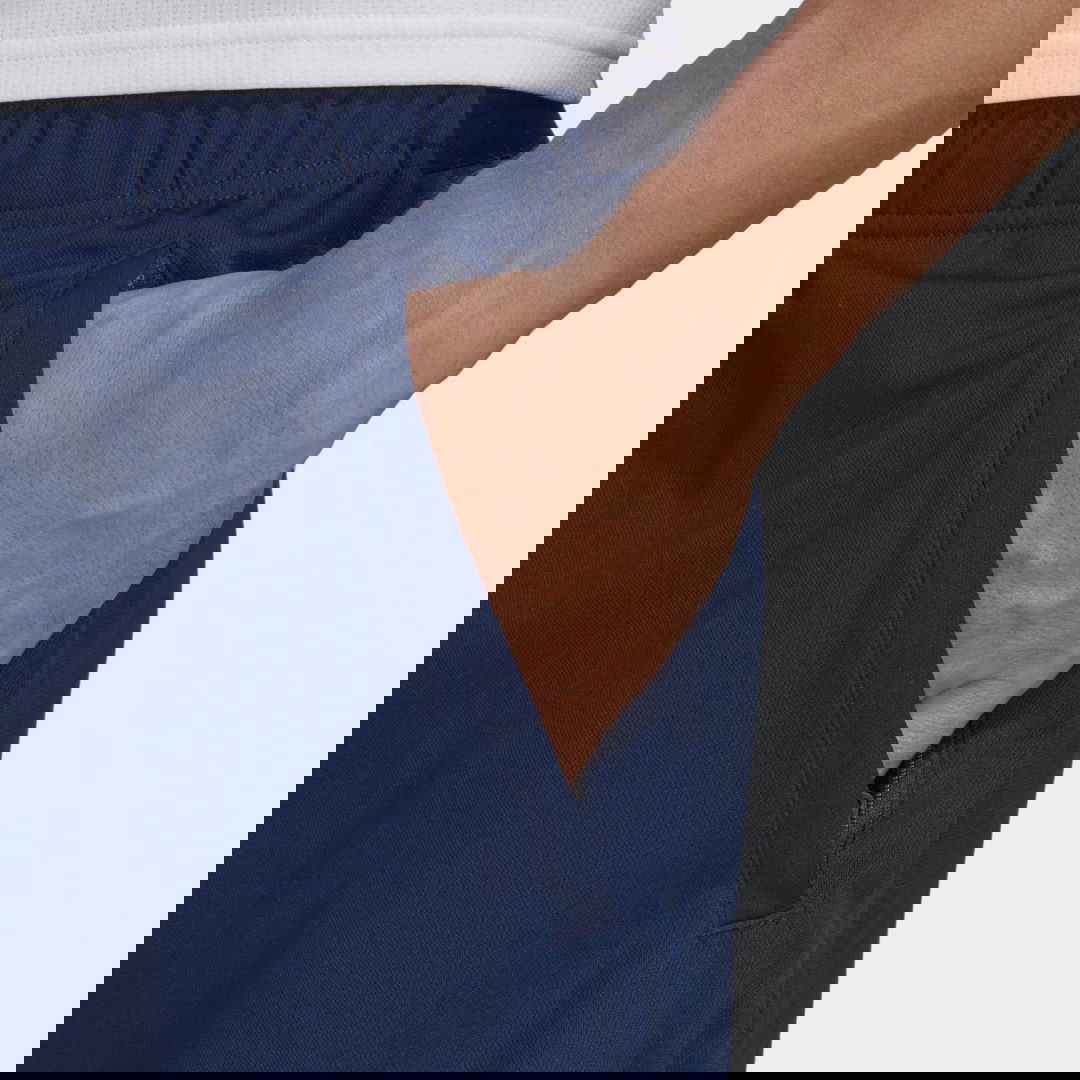Train Essentials Logo Training Shorts