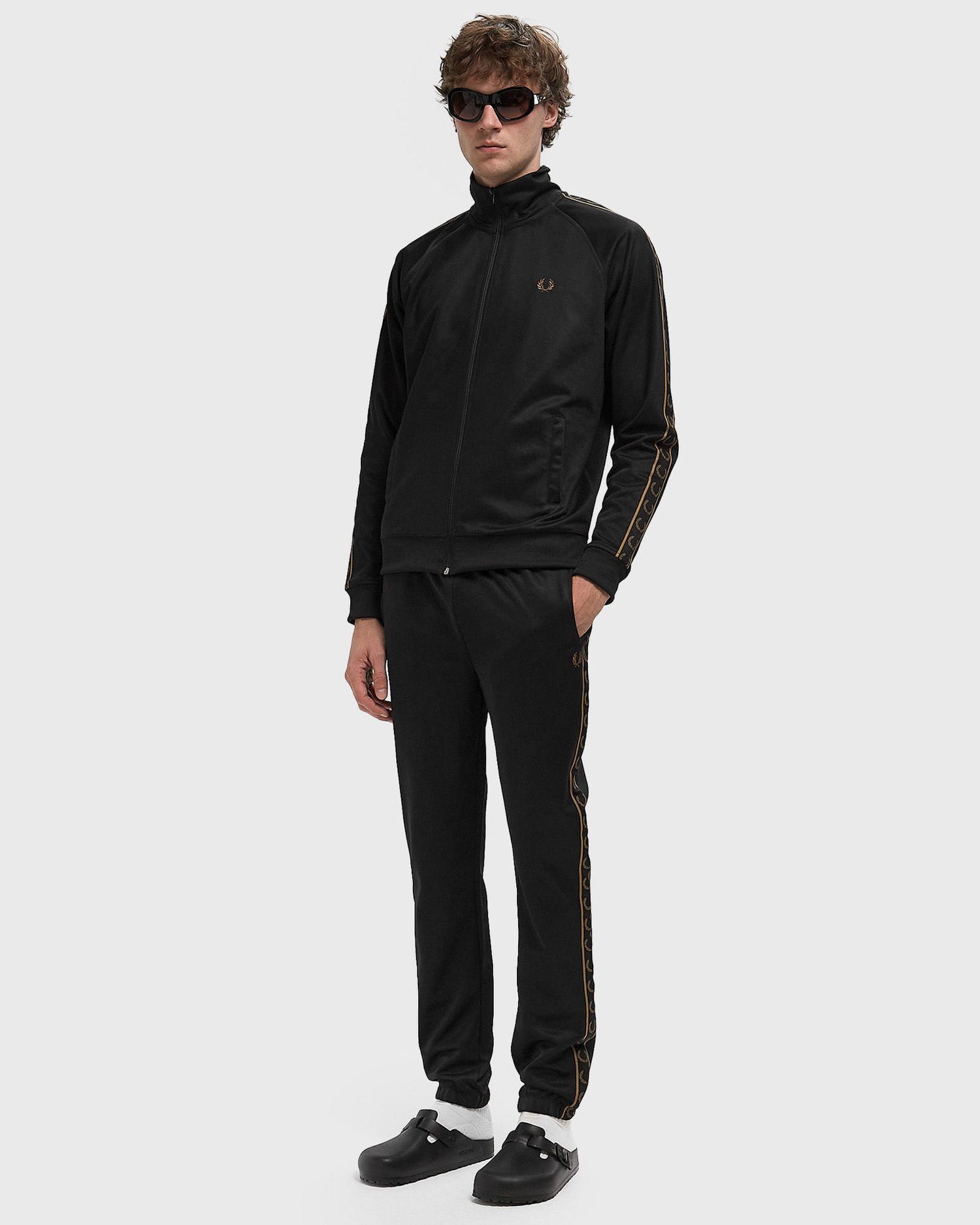Tepláky Fred Perry Contrast Tape Track Pants Čierna | T5507-Q27, 1