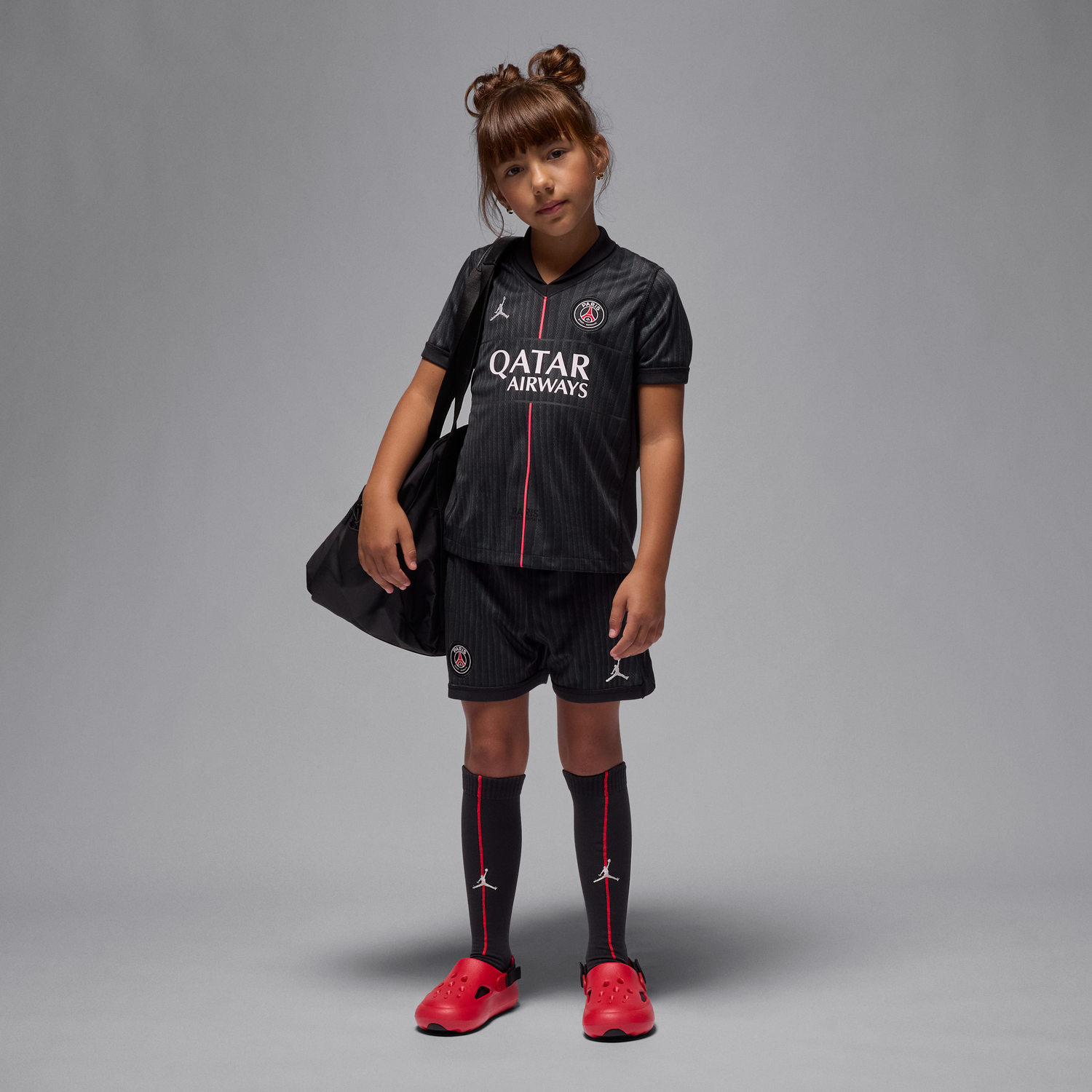 Súprava Jordan Paris Saint-Germain 2025/26 Stadium Fourth Younger Kids' Jordan Football Replica 3-Piece Kit Červená | HQ4206-045, 0