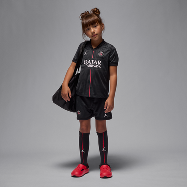 Súprava Jordan Paris Saint-Germain 2025/26 Stadium Fourth Younger Kids' Jordan Football Replica 3-Piece Kit Červená | HQ4206-045, 0