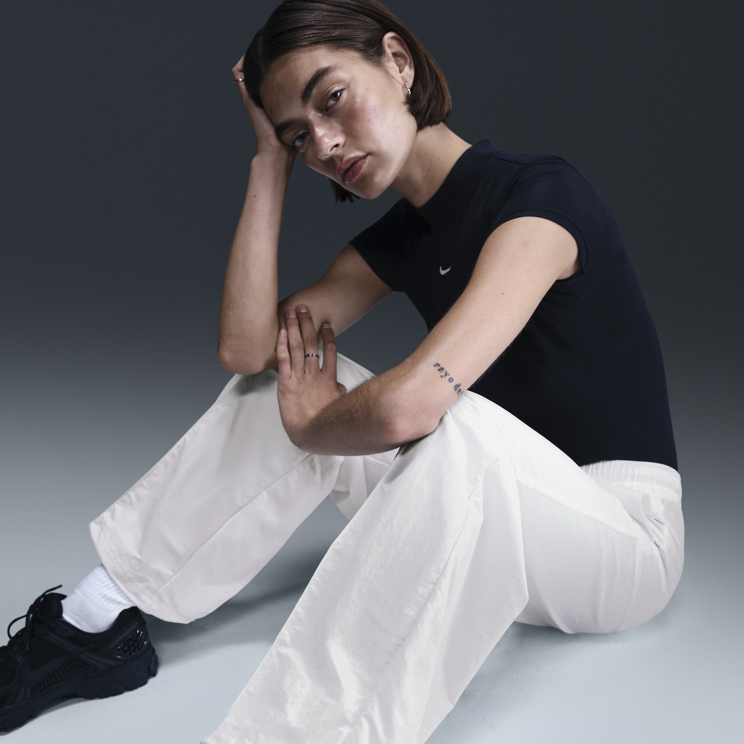 Tepláky Nike Sportswear Everything Wovens Mid-Rise Cuffless Pants Čierna | FQ3588-100, 1