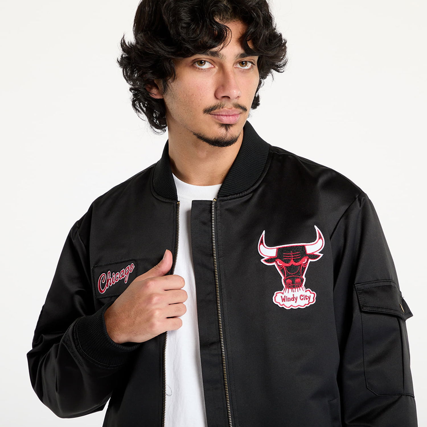 Bomber bunda Mitchell & Ness Team Leader Satin Vintage Bulls Bomber Jacket Čierna | JK8095-CBUBLCK, 1
