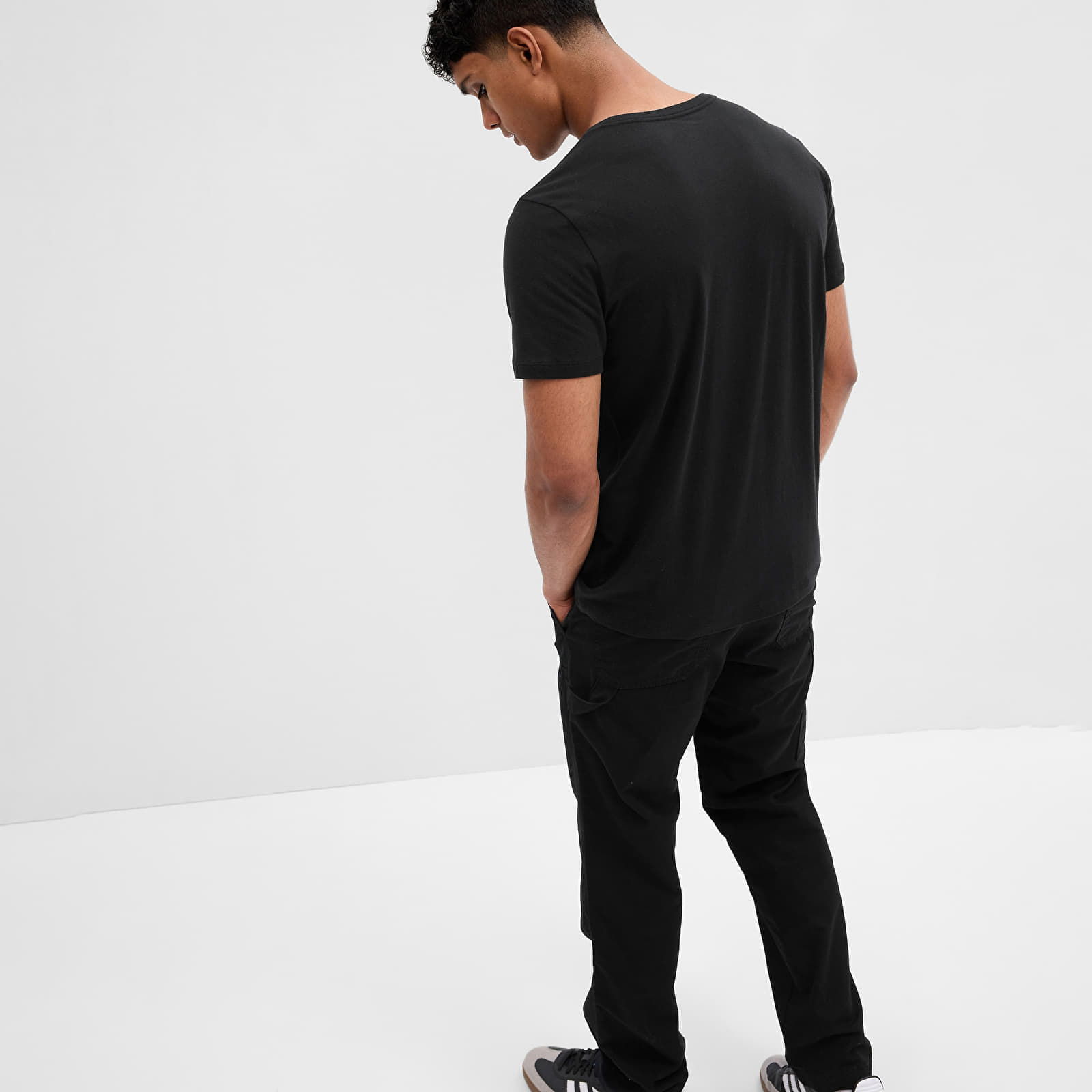 Micro Logo Vee Neck Tee True Black V2 2