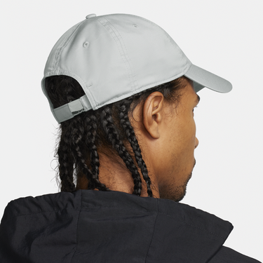 Šiltovka Nike Dri-FIT Club Swoosh Logo Šedá | FB5372-077, 2