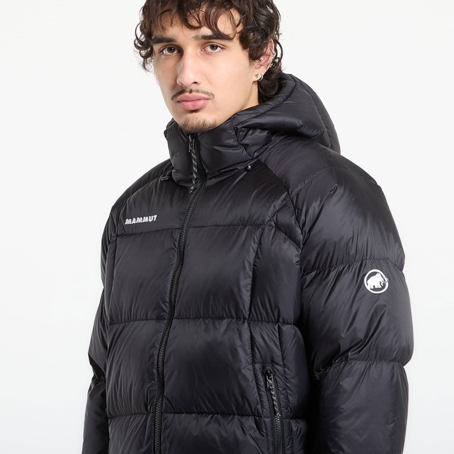 Prešívaná bunda Mammut Glacier Glow IN Hooded Jacket Čierna | 1013-03750 black, 1